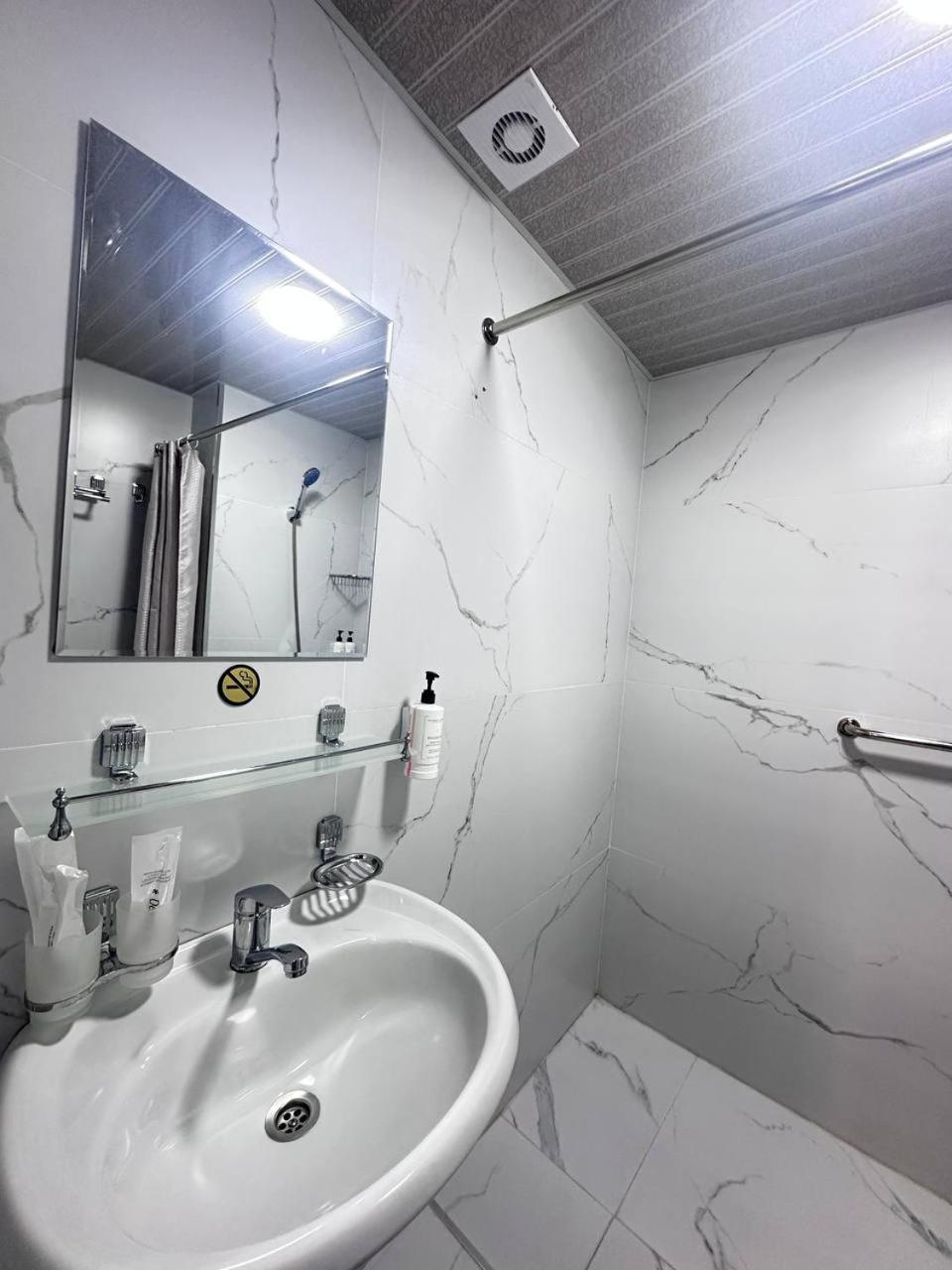 Beshchinor Hotel Tasjkent Buitenkant foto