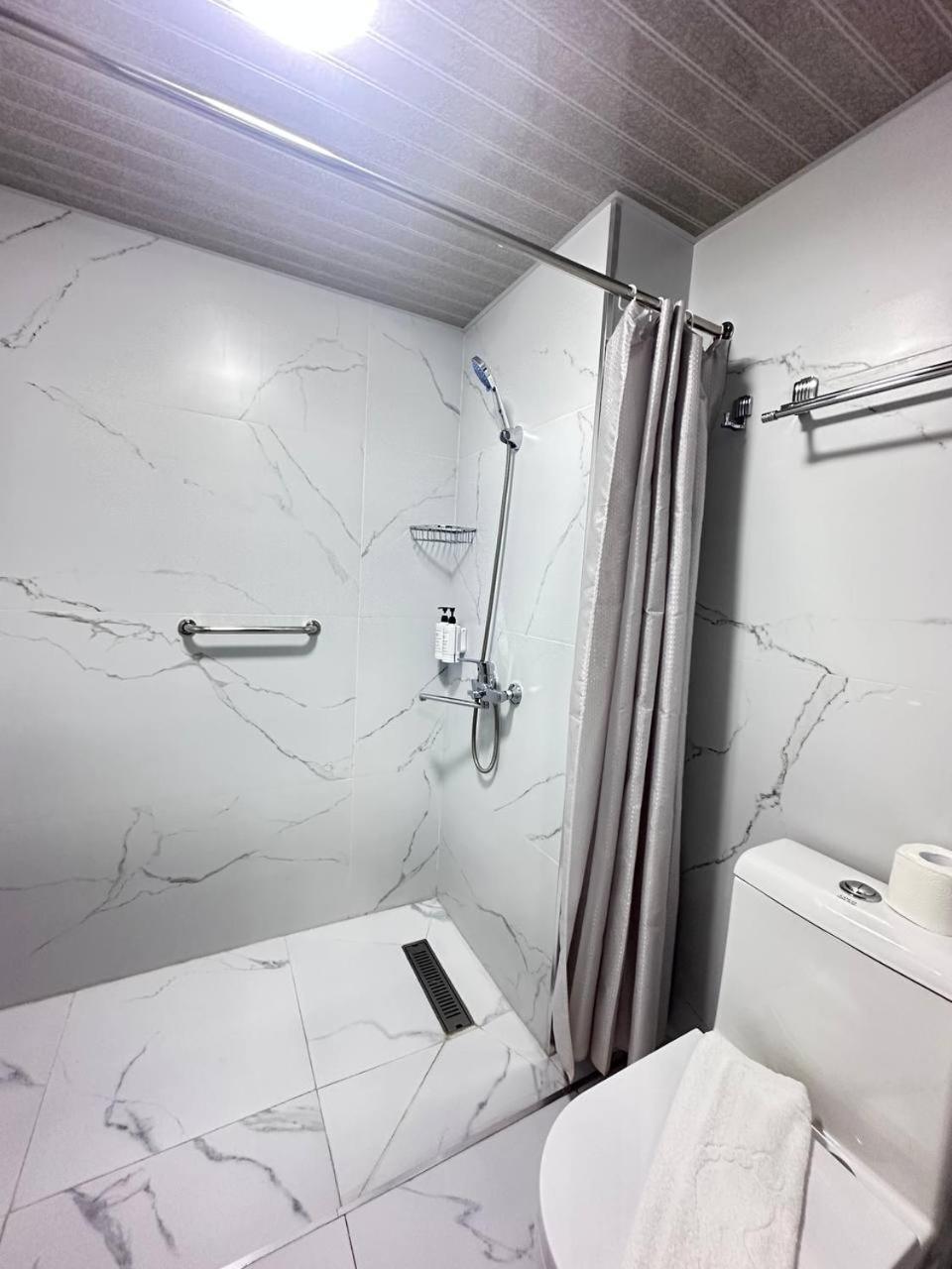 Beshchinor Hotel Tasjkent Buitenkant foto